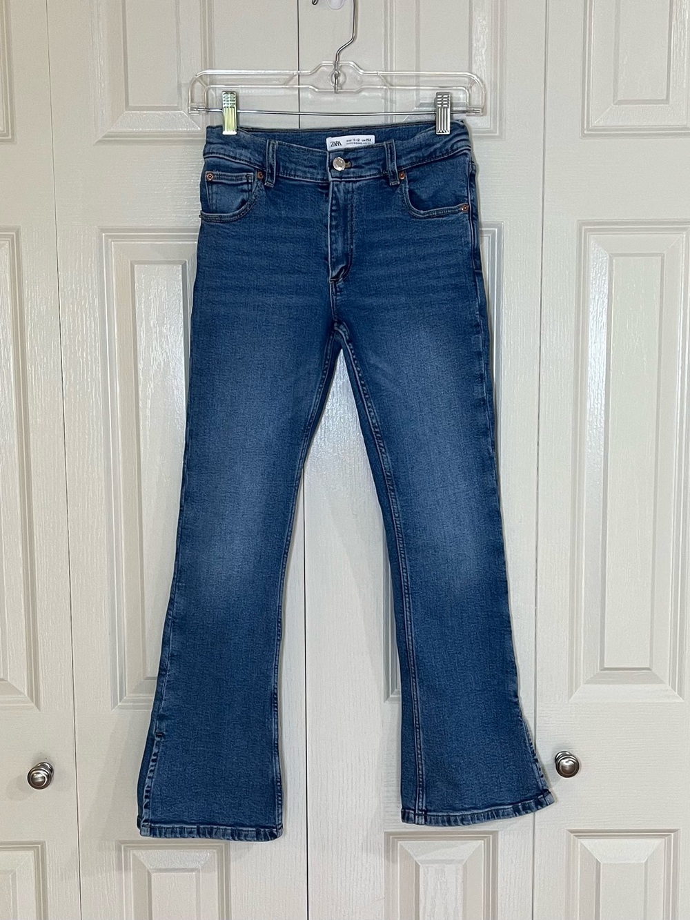 ZARA Girls Mid
Rise Split Hem Comfort
Stretch Flare Fit Jeans
Size 11-12